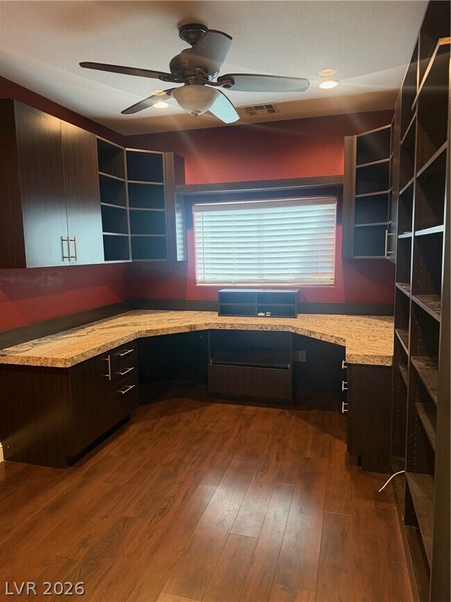 Foto del edificio - 10849 Wallflower Ave