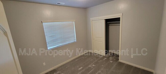 Building Photo - 203 East Jordan Ridge BLVD