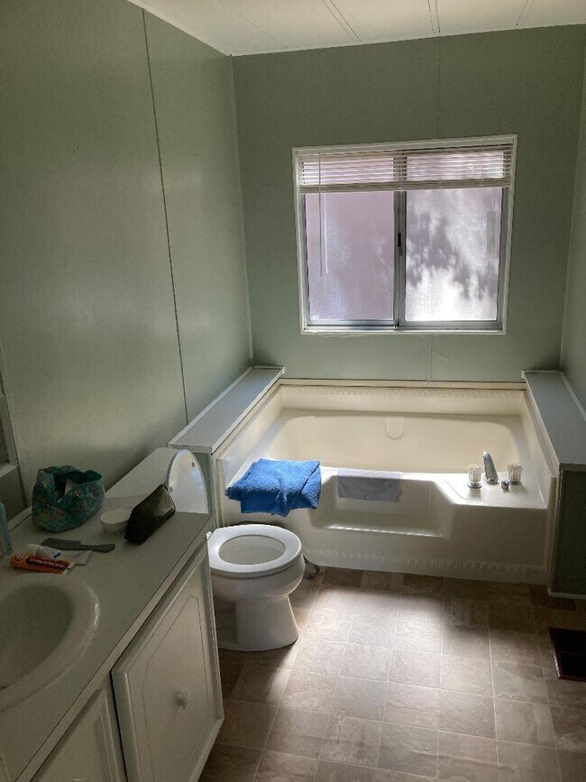 Foto del edificio - 680 Dutch Creek Rd