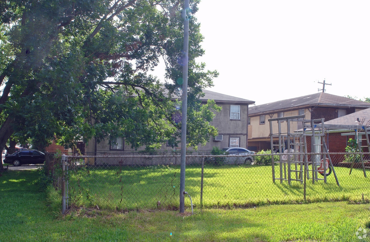 Building Photo - 7330 Lindencrest St