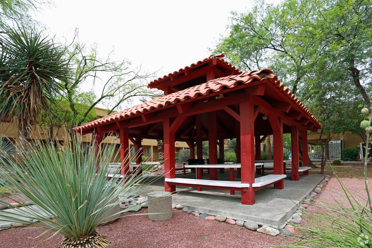 ¡Bienvenido a Sunpointe Gardens! - Sunpointe Gardens Apartments