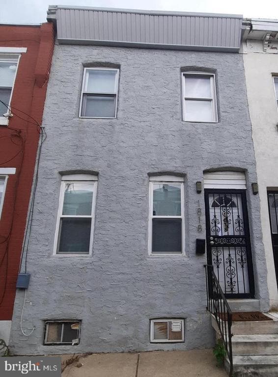 Building Photo - 1818 E Hazzard St