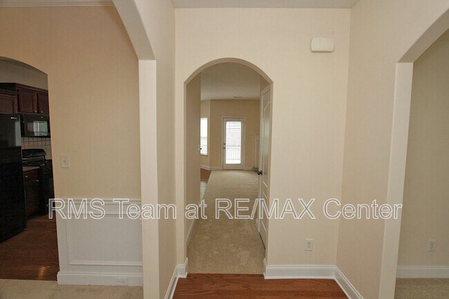 Building Photo - 728 Castle Top Ct SE