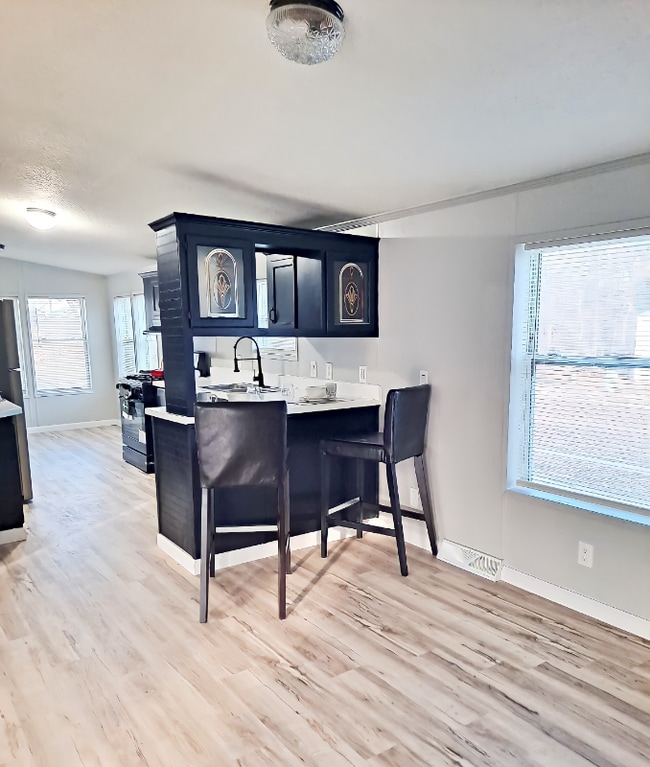 Building Photo - 17 Deerwood Park