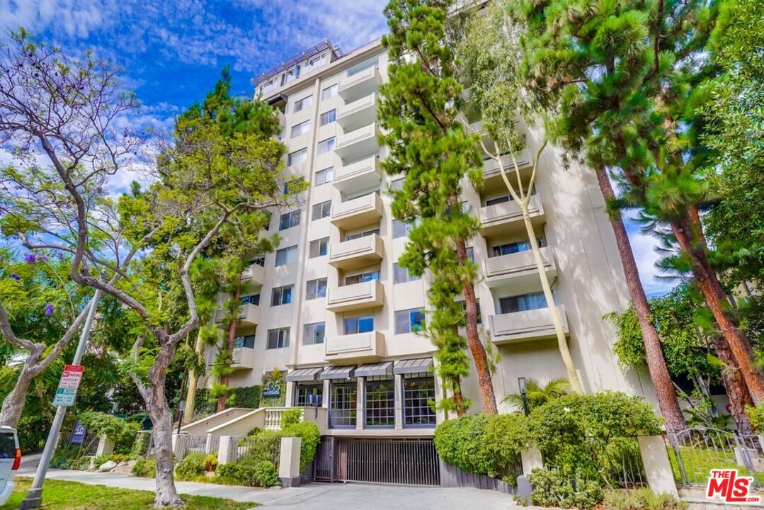 Foto principal - 435 N Oakhurst Dr
