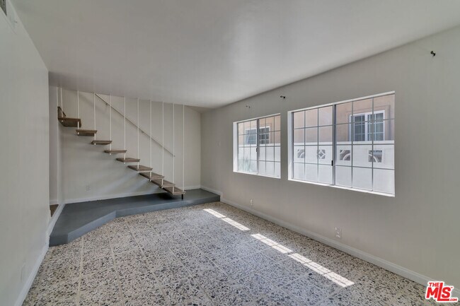 Building Photo - 15013 Hartsook St