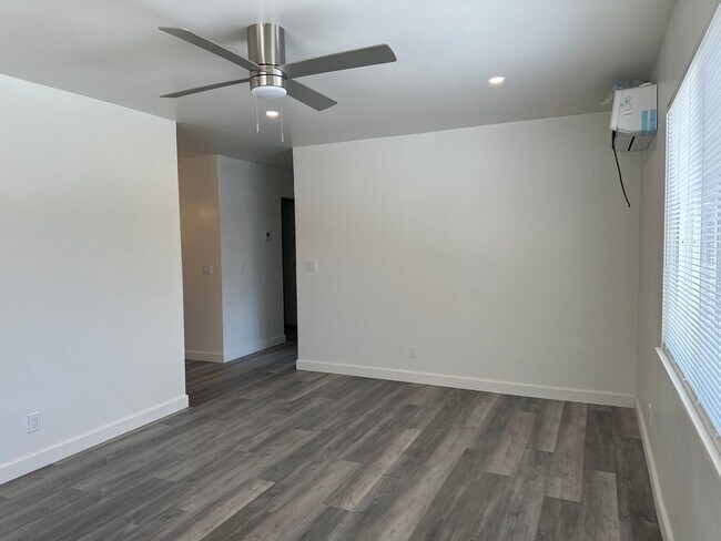Foto del edificio - Completely remodeled 2 bedroom gem with 1 car garage Near the VA Hospital