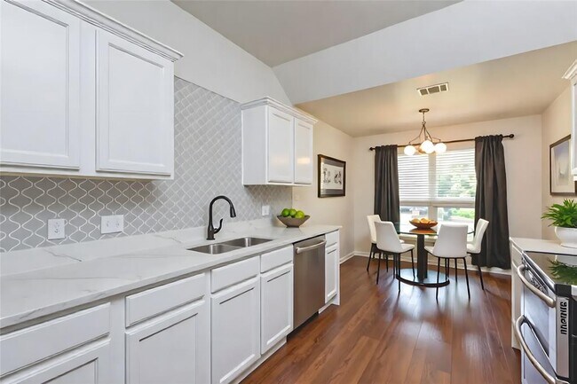 Building Photo - 2571 Georgian Dr
