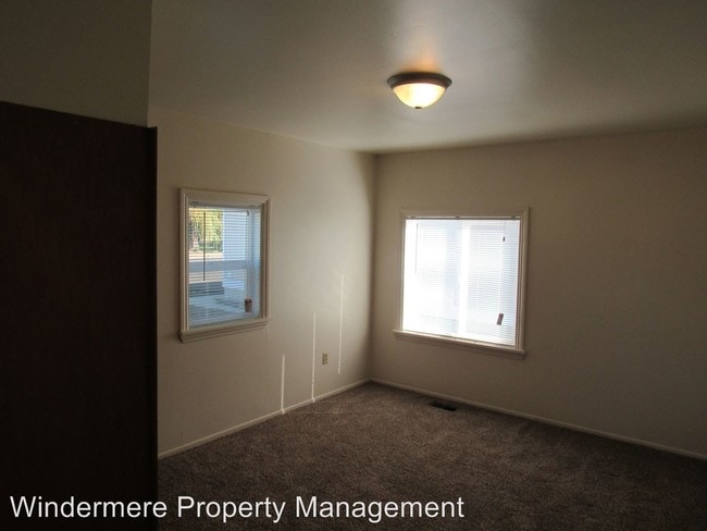 Building Photo - 1116 Sumas Ave