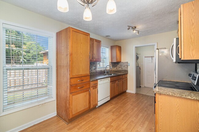Foto del edificio - 1520 Magnolia St NE