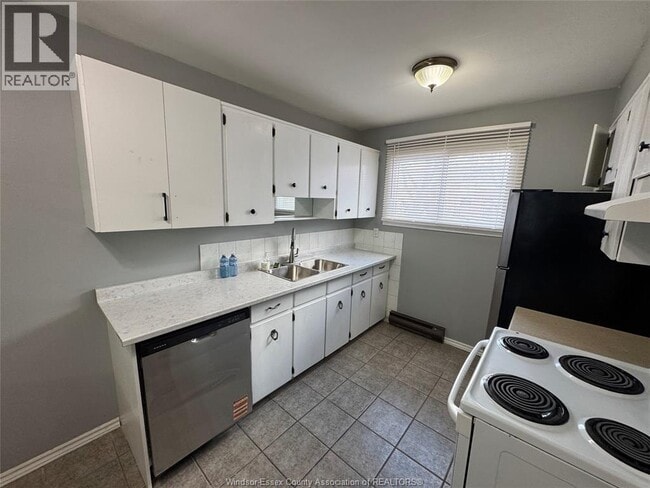 Building Photo - 2671 Vine Ct