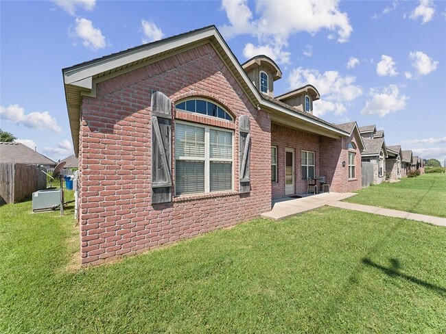 Building Photo - 3002 Featherston Rd