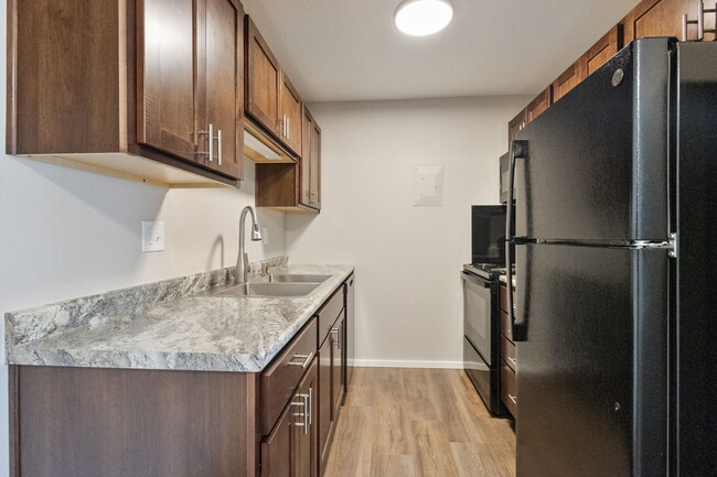 Kitchen - Prairie Woods Apartments