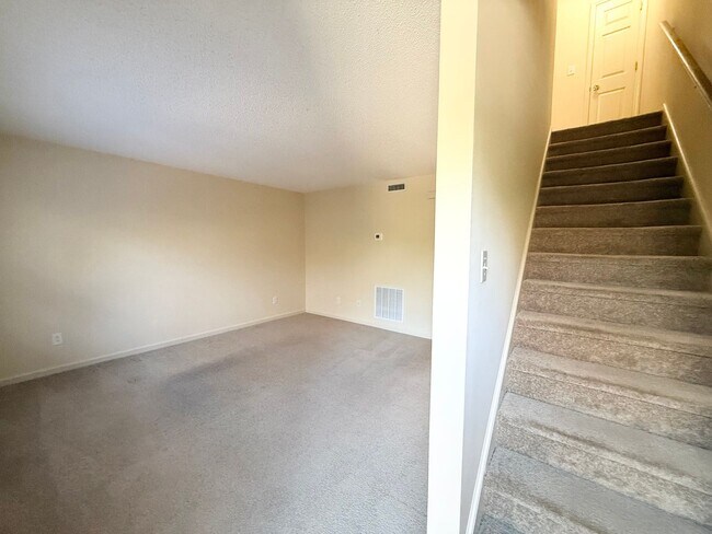 Foto del edificio - Private 2BD/1.5BA Townhouse in Prime NW Hi...