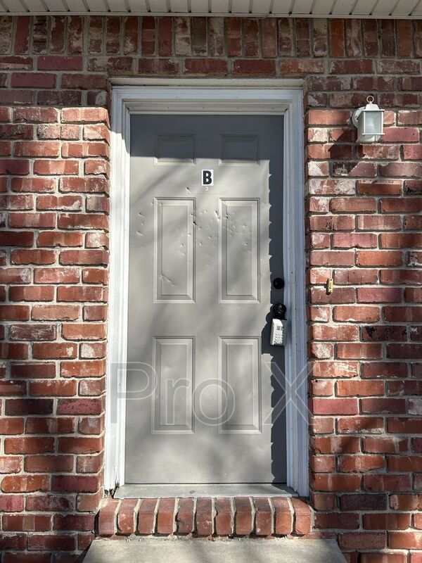 Building Photo - 207 E Carlton St