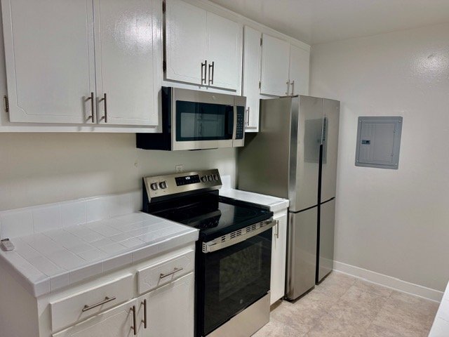 Building Photo - 14925 Sherman Way