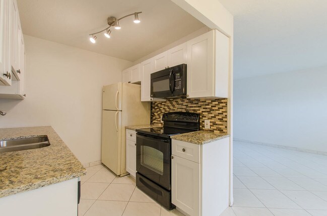 Building Photo - 1063  Guildford D