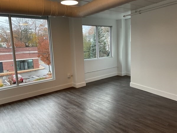 Building Photo - 5 Overbrook Dr
