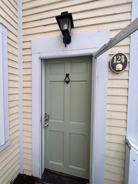 124 Main St Unit 1, Newbury, MA 01922 Room for Rent in Newbury, MA