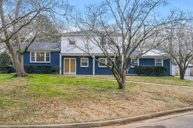 Eye Catching Large 4-Bedroom Home in Murfr... - Eye Catching Large 4-Bedroom Home in Murfr...