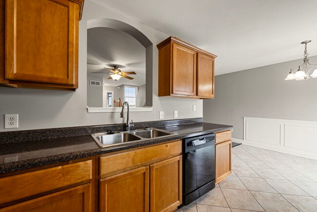 Building Photo - 412 N Grainger Ln