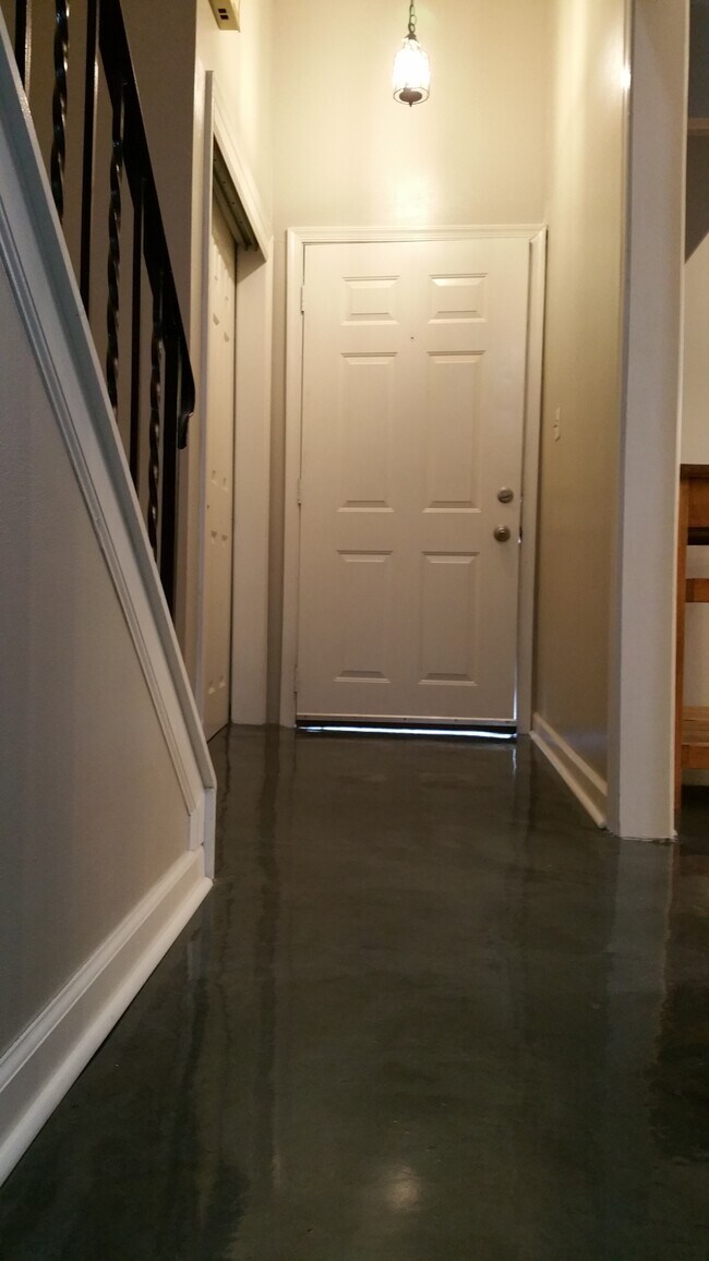 Main Entry Foyer - 1722 Hancock St