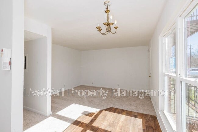Building Photo - 1120 Hall St