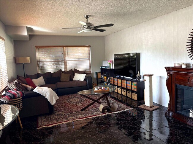 Foto del edificio - 8140 Bridgewater Ct