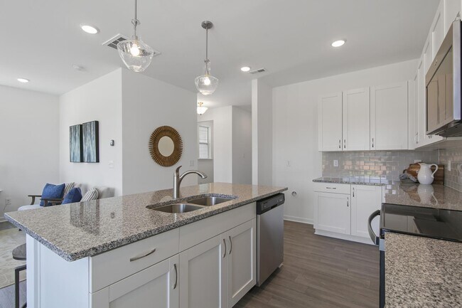 Building Photo - 103 Roebuck Ln