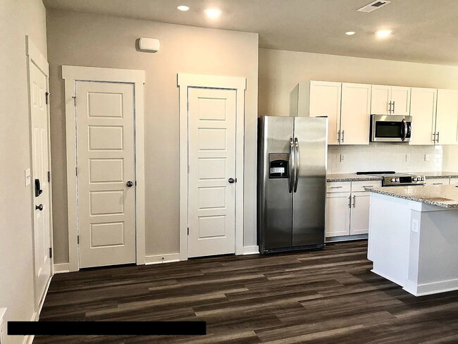 Building Photo - 1621 Tolkien Ave