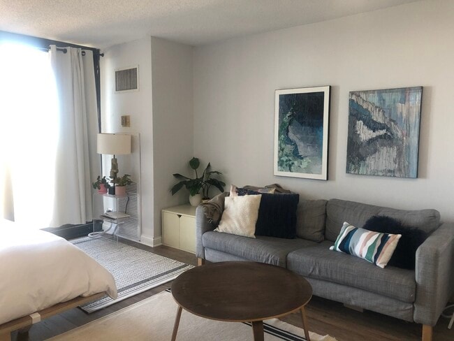 Building Photo - 3660 N Lake Shore Dr