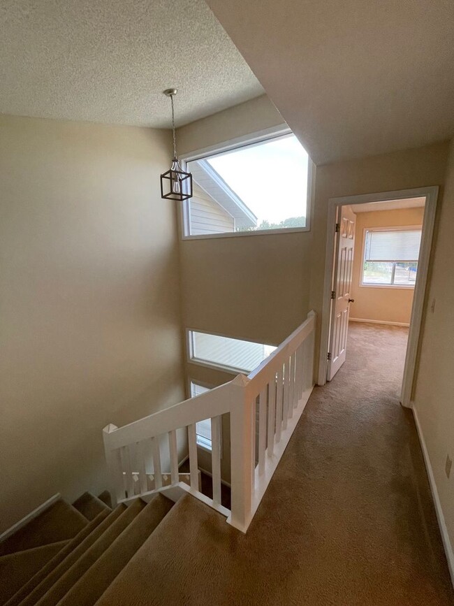 Building Photo - 160 Woodfield Pl