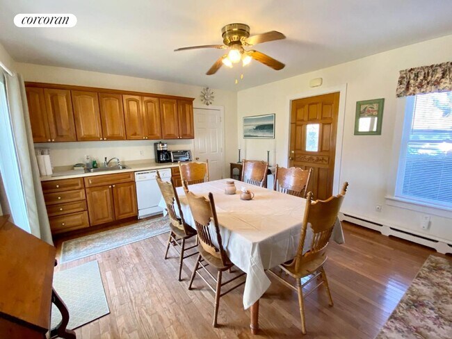 Foto del edificio - 718 Montauk Hwy