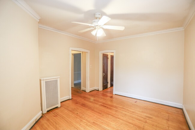 Building Photo - 7717 N Sheridan Rd