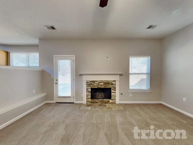 Foto del edificio - 2023 Reflective Waters Rd