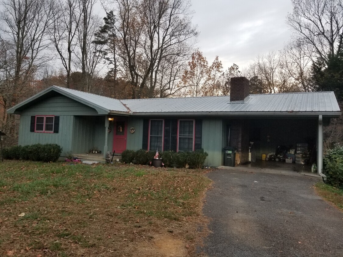 Front of house - 3336 Yukon Rd