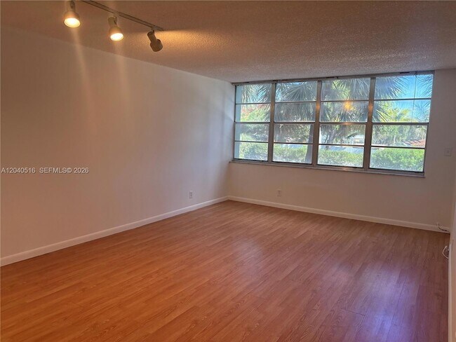Foto del edificio - 2741 Taft St