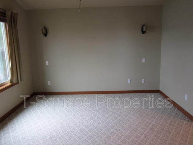 Building Photo - 14819 35th Ave W