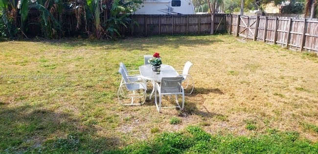 Building Photo - 1836 Scott St