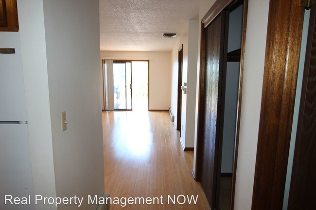 Foto del edificio - 3233 Lakeside Dr