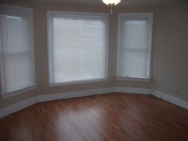 Photo - 125 Duane St Apartment