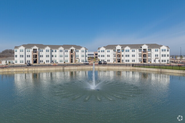 Estanque - The Laurel (OK)