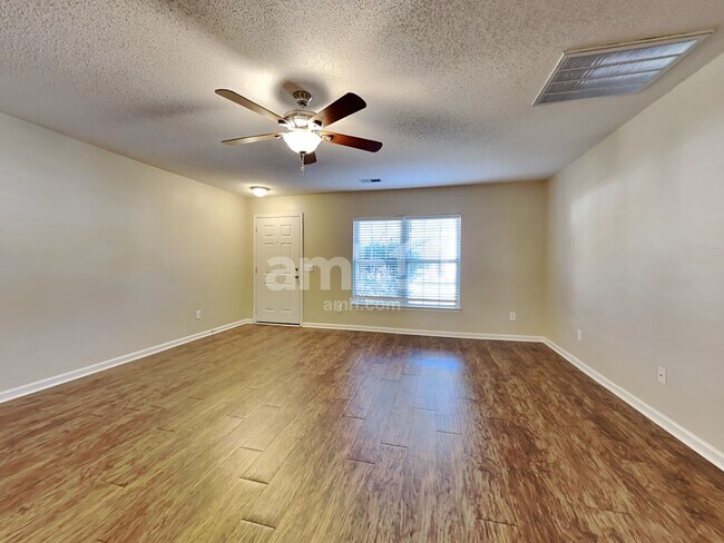 Foto del edificio - 177 Wildberry Ln