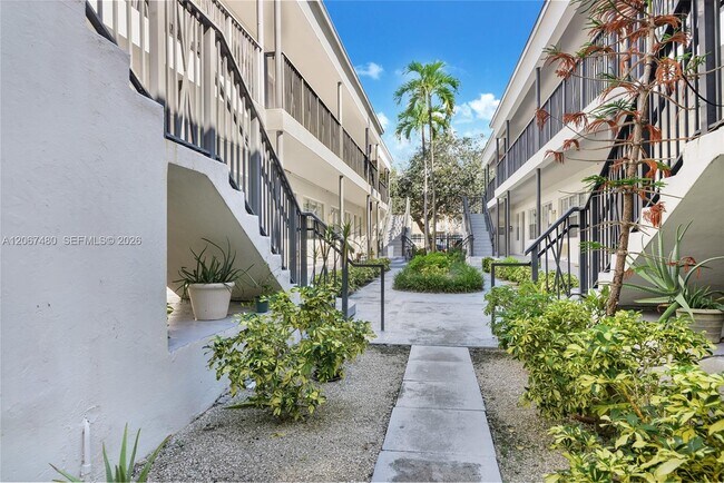 Foto del edificio - 974 Biarritz Dr