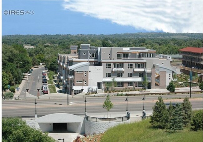 Building Photo - Modern 3 Bed/2.5 Bath Condo Available Augu...