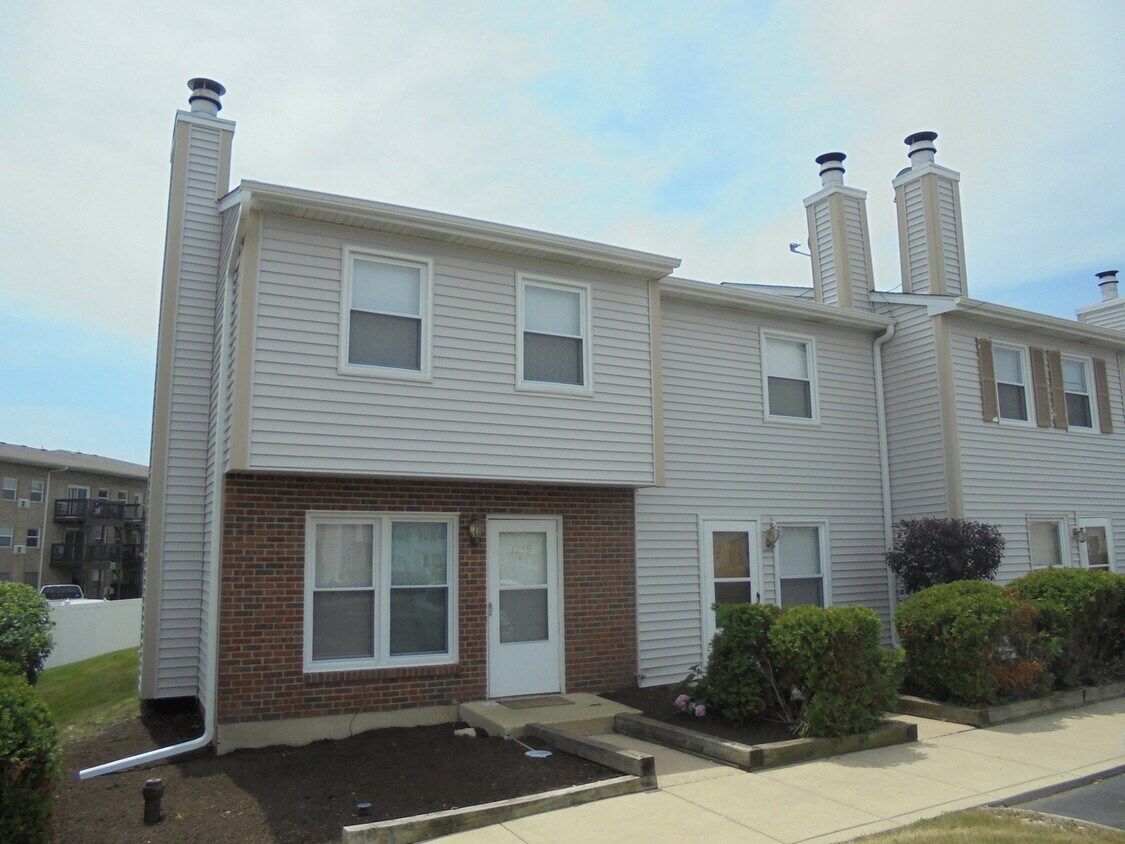 Primary Photo - 1257 Marywood Ct