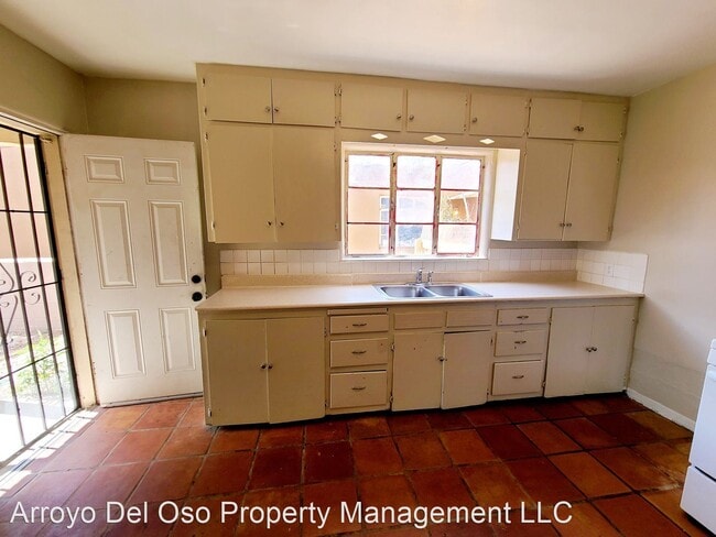 Building Photo - 2 br, 1 bath House - 542 Alvarado Drive SE