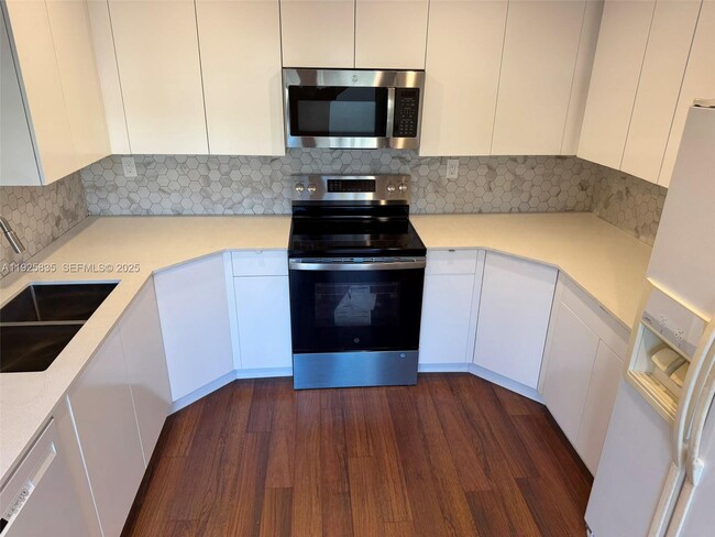 Foto del edificio - 4710 SW 67th Ave