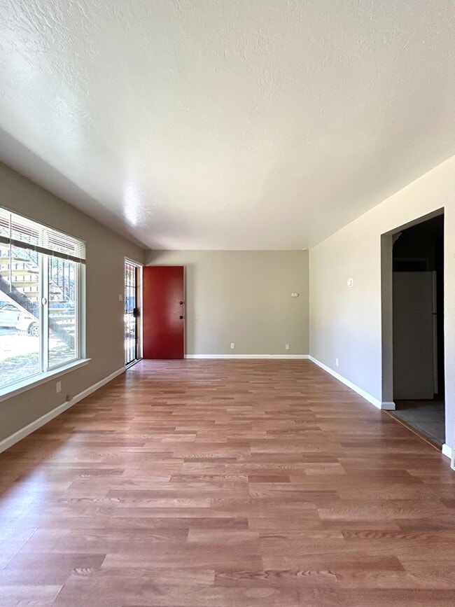 Building Photo - 3273 Lynde St