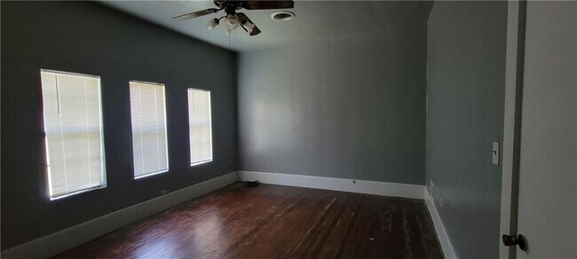 Foto del edificio - 220 E 5th St